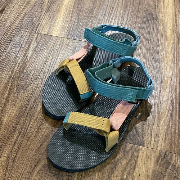 Teva Shoes - worn once women’s teva sandals